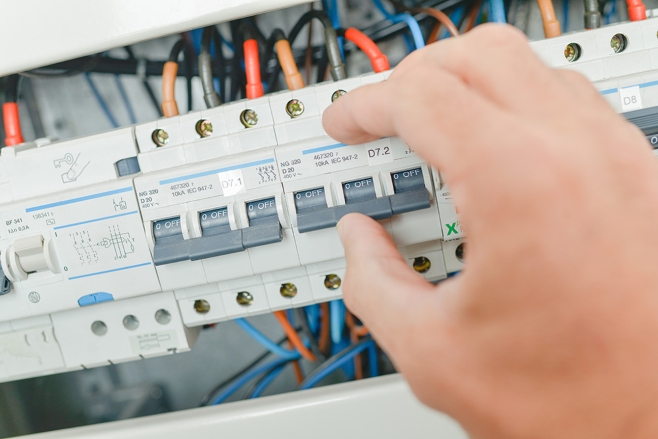 Elektro­installation bei Halil Canan - Elektro Service Canan in Frankfurt am Main